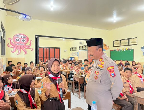 Kanit Binmas Polsek Taman Edukasi tentang Bullying dan Bahaya Narkoba di SDN Pertapan Maduretno